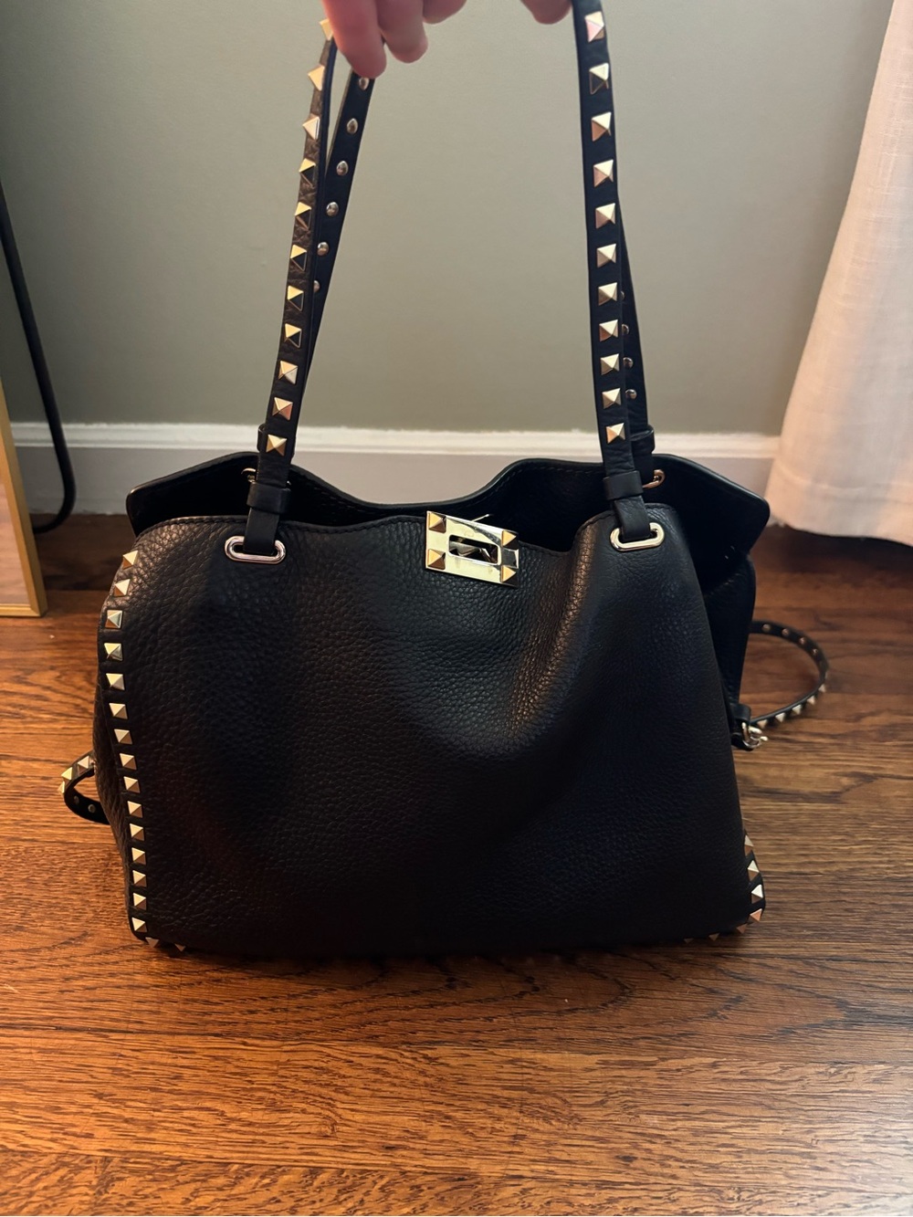 Valentino Garavani Black Pebbled Leather Shoulder Bag with Gold Rockstuds - Picture 2 of 16